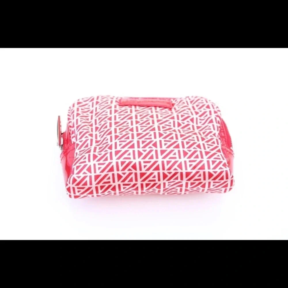 NWOT Anne Klein cosmetics bag